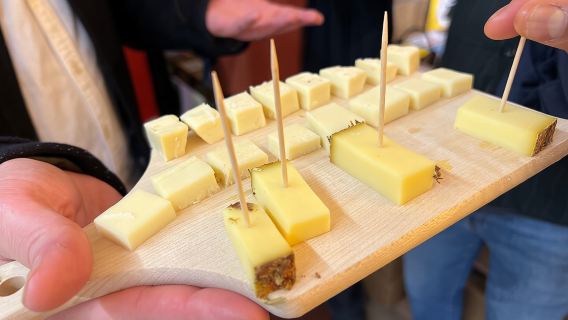Kulinarische Tour durch Zürich: 10 lokale Köstlichkeiten mit Käse und Schokolade