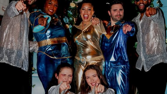 ลิสบอน: การแสดง Mamma Mia Station Dinner Show พร้อมเครื่องดื่ม