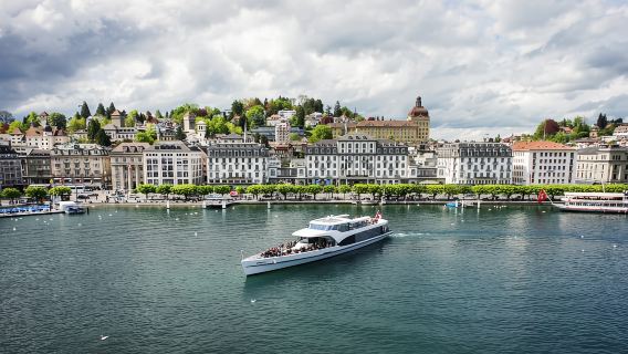 Lucerna: crociera di 1 ora su yacht panoramico