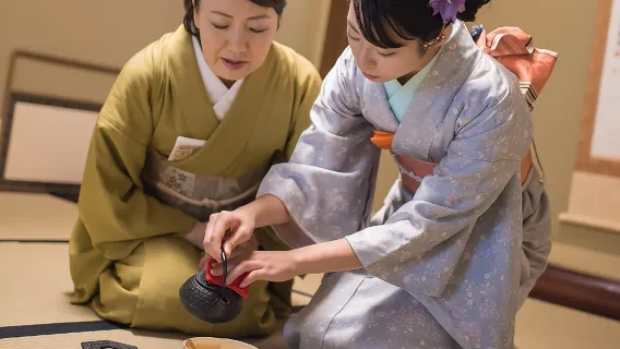 Tea Ceremony Workshop in Tokyo by the Experienced Instrucor