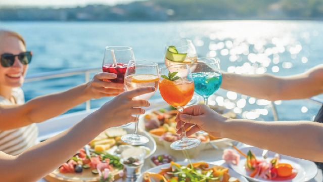 Vilamoura: Sightseeing Cruise with Brunch on Board