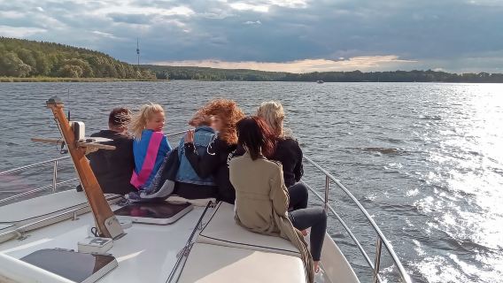 Potsdam: Yacht Cruise - Lakes of Berlin - Castles & Nature