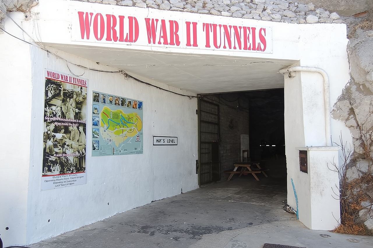 Gibraltar Sightseeing : Classic Rock Tour plus World War 2 Tunnels (Private)