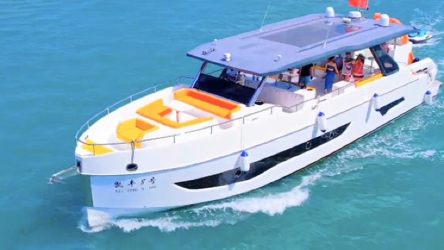 海南三亞豪華派對遊艇·轟趴聚會團建包船出海3小時【水果拼盤、飲料、自駕體驗、釣魚、游泳、珊瑚礁深潛】