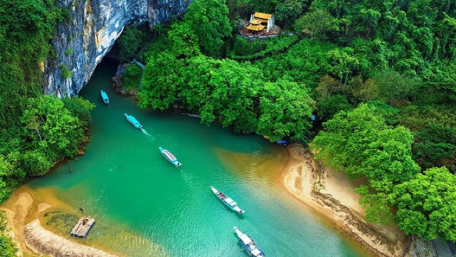 Phong Nha Cave and Paradise Cave: Guided Boat Tour & Exploration
