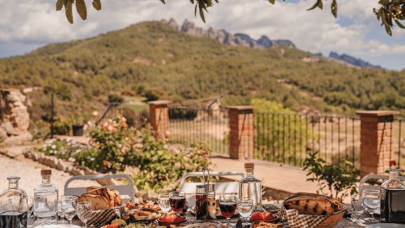 บาร์เซโลนา: เยี่ยมชมมอนต์เซอร์รัตและรับประทานอาหารกลางวันที่ฟาร์มเฮาส์กลุ่มเล็ก