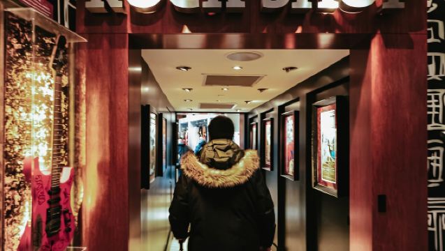 อัมสเตอร์ดัม: อาหารกลางวันหรืออาหารเย็นที่ร้าน Hard Rock Cafe อันโด่งดัง