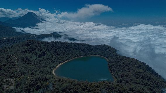Lago del Volcán Chicabal en Quezaltenango: Descubre el sagrado sitio Mamí y atraviesa el bosque nuboso