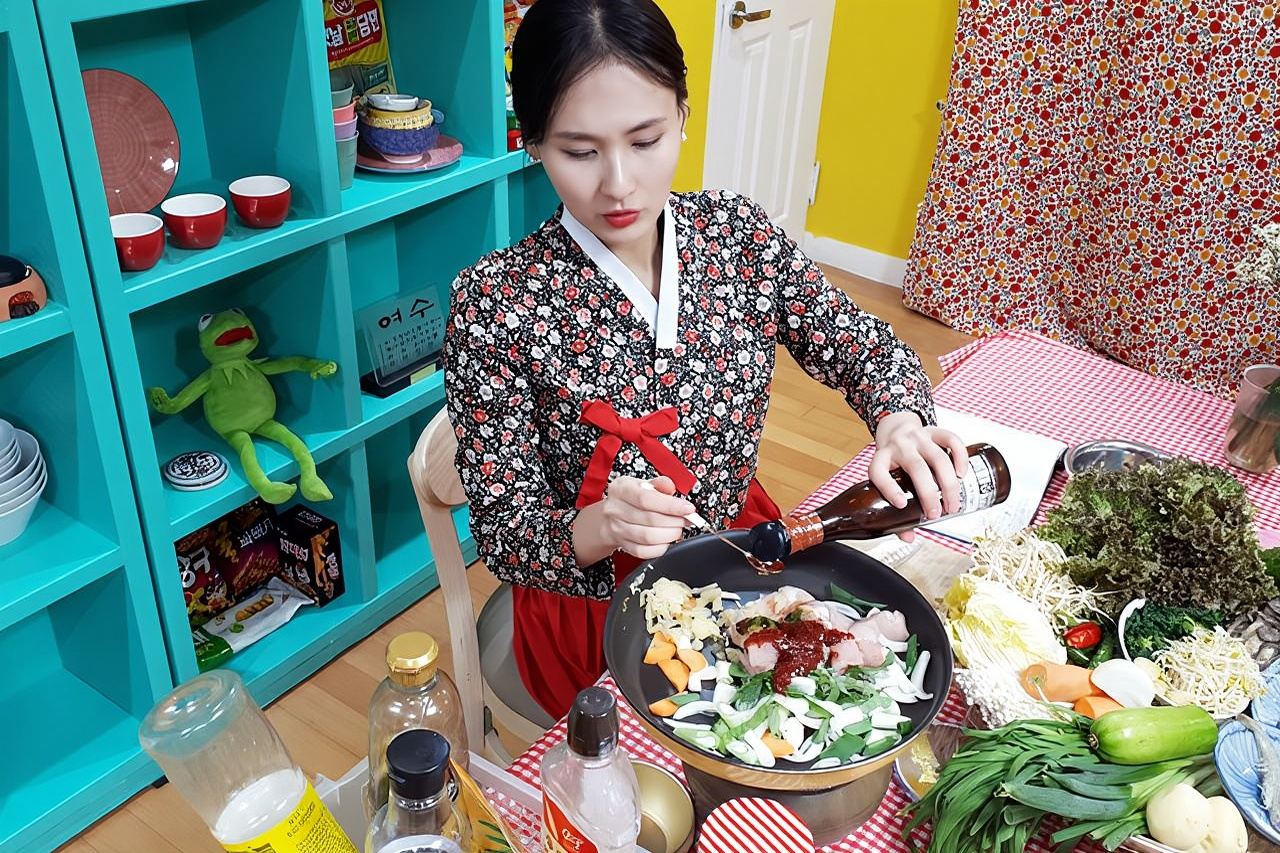 Local Home Korean Cooking Class & Market Adventure in Seoul