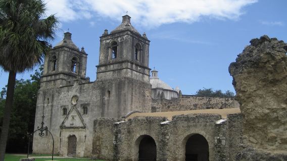 San Antonio: Small Group Night Tour + River Cruise + Tower of the Americas Entry