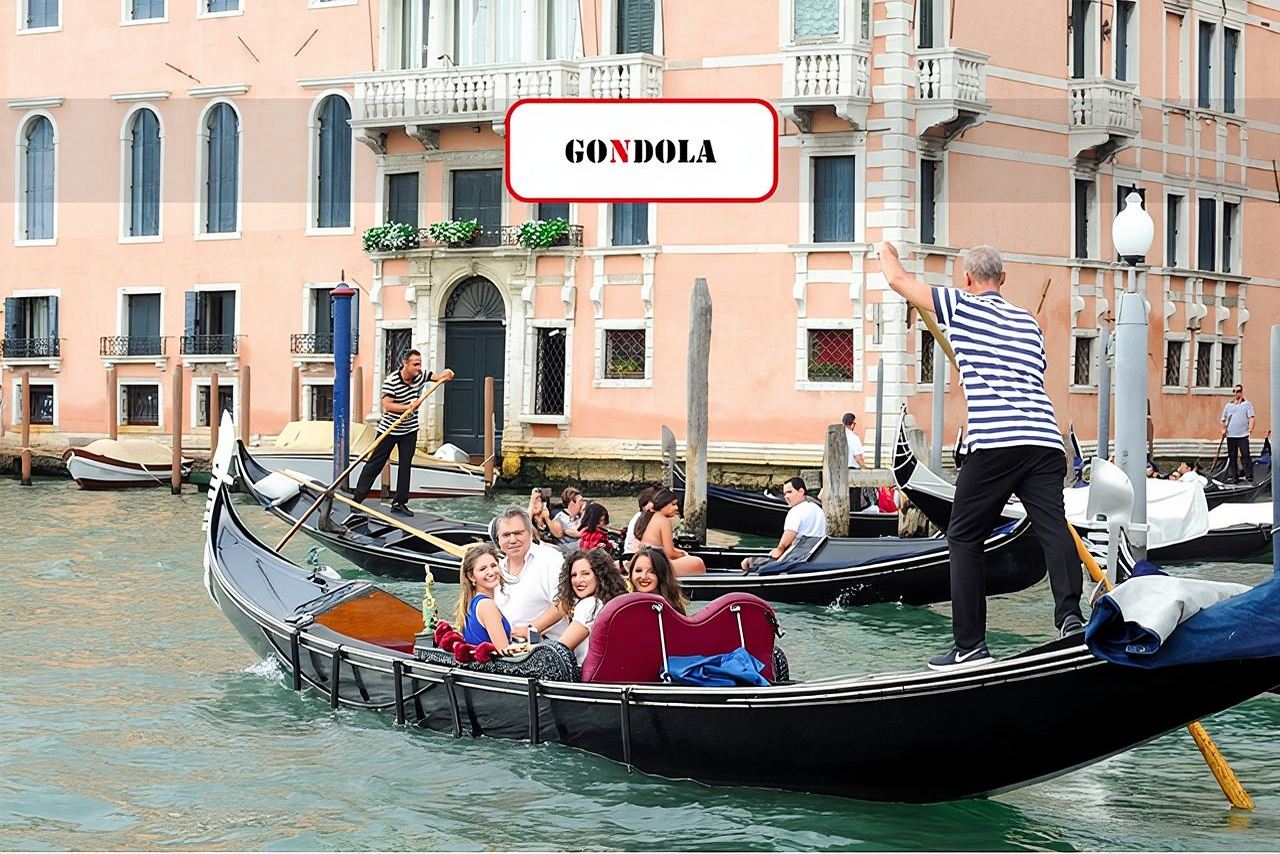 Esperienza in gondola sul Canal Grande con commento dal vivo
