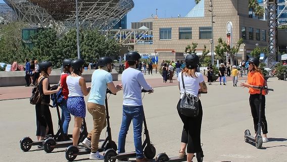 Tour en patinete eléctrico: Recorrido por el casco antiguo - ¡1,5 horas de magia!