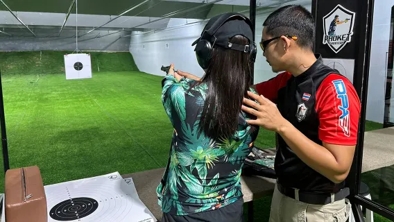 Viaggio in Thailandia: Club di tiro Shooting Club Chiang Mai e Distretto di Mae Rim, esperienza di tiro con armi vere e paintball in Thailandia