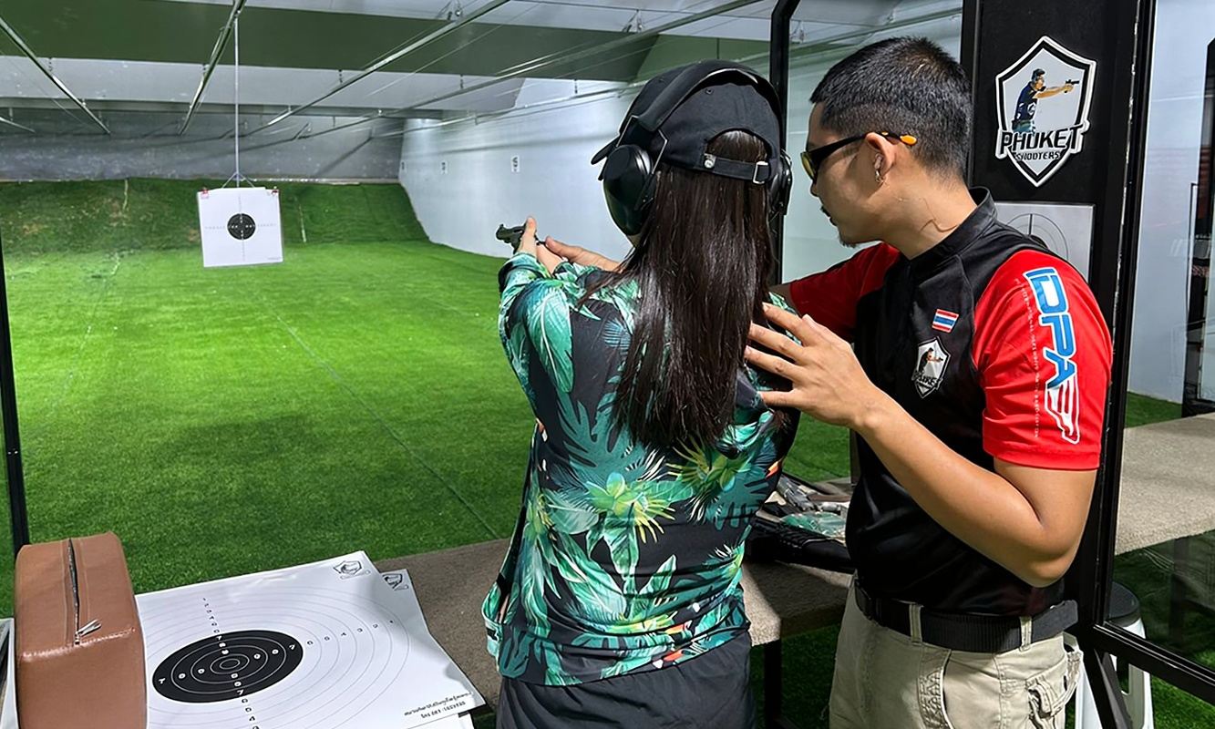Thailand travel Shooting Club Chiang Mai Mae Rim shooting club real gun range shooting experience Thailand live-action CS
