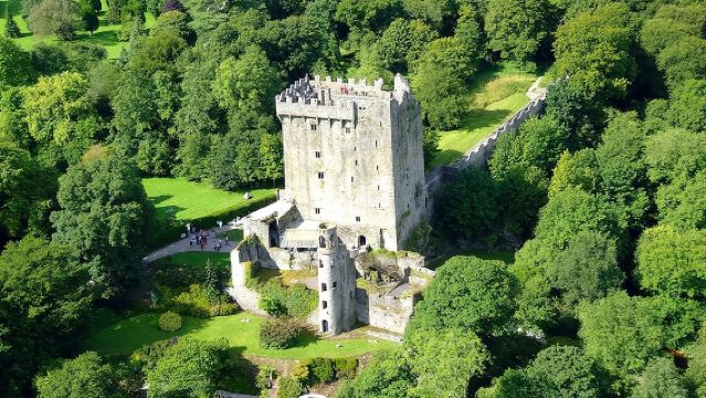 Dublin to Rock of Cashel, Cork City & Blarney Castle Guided Tour