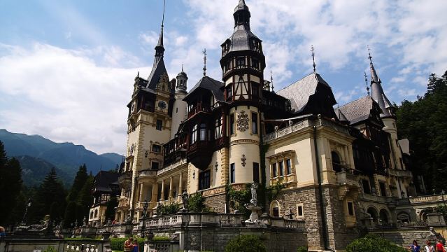 3-Castle: Peles,Bran,Rasnov,Sinaia Monastery from Brasov w pickup