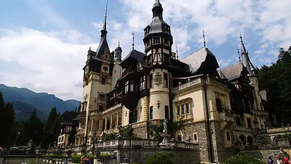 3-Castle: Peles,Bran,Rasnov,Sinaia Monastery from Brasov w pickup