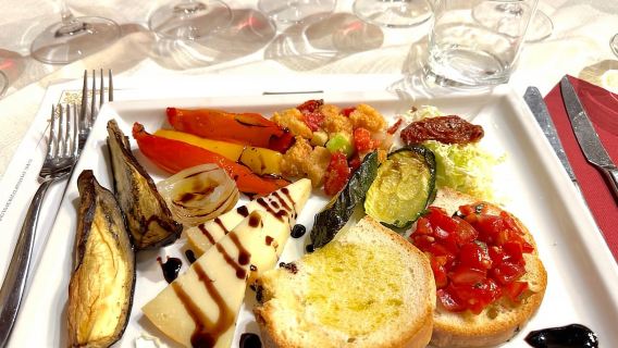 From San Gimignano: Tuscany Vespa Tour, Lunch & Wine Tasting