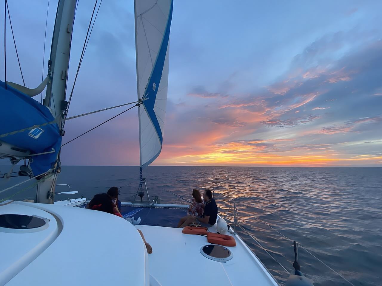 Zonsondergangzeilen met open bar