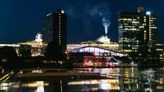 Амстердам: вечерний круиз с вином и закусками по желанию