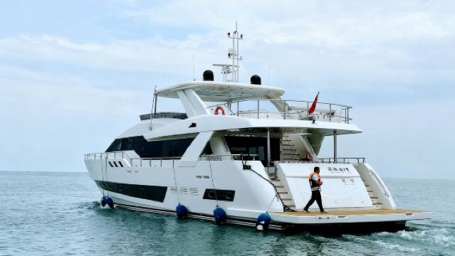 【深圳遊艇租賃】深圳機場遊艇會海星96尺三層超級豪華遊艇