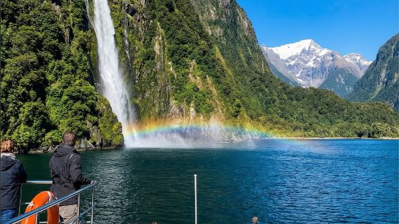 Tour 1 ngày vịnh Milford New Zealand - Tàu RealNZ Monarch & Haven - Queenstown - Te Anau khứ hồi