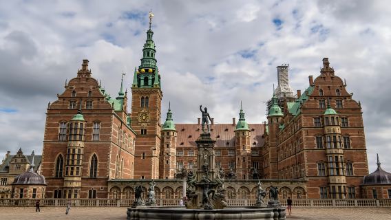 丹麥哥本哈根來回雙堡深度遊:腓特烈堡+卡隆堡宮包車一日遊