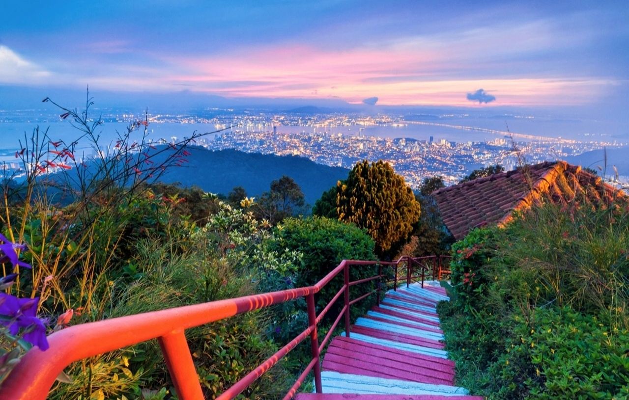 tour di un giorno al Museo di Pinang Peranakan, alla strada dei murales, al ponte dei cognomi e alla vista notturna di Penang Hill