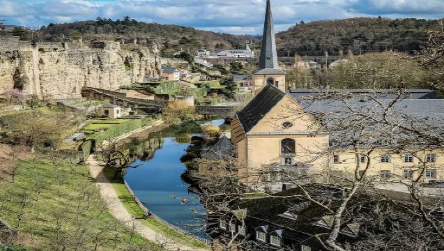 Penterjemah profesional Luxembourg | Pemandu pelancong tempatan | Teman perniagaan | Penterjemah pameran | Lawatan bebas | Perancangan perjalanan tersuai