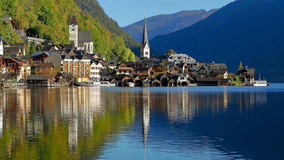 Private one-day tour of Hallstatt, St. Gilgen, and St. Wolfgang from Salzburg, Austria