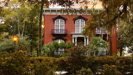 Savannah Historic District Tour by The Wandering Historians