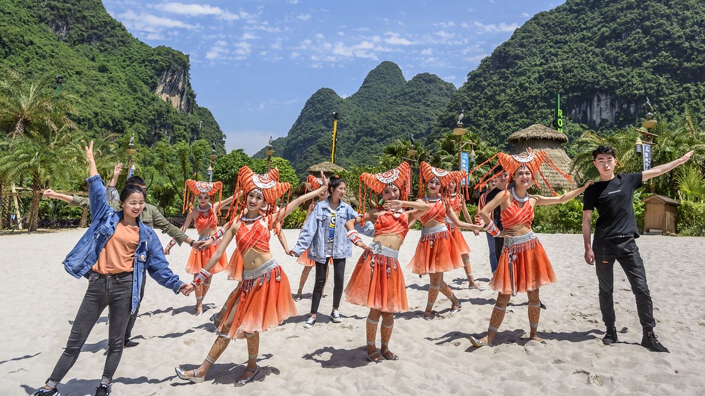 Tickets for the Guilin Eternal Love show can be booked in your own words: A visual feast that transcends a thousand years (including return shuttle bus).