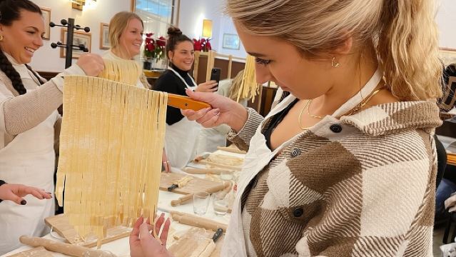 Cours de cuisine de pâtes à Rome - Cours de fettuccine sur la Piazza Navona