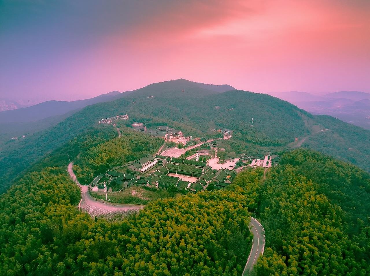 Servizio di visita guidata con guida certificata a Zhenjiang (scelta flessibile tra attrazioni come Jinshan, Beigu Mountain, Jiaoshan, Xijindu, South Hill, Museo di Zhenjiang, Yuntaige, Parco Calligrafico di Mi Fu, ecc.)