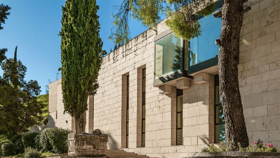 Private Luxury Tour: Delphi, Arachova and Hosios Loukas
