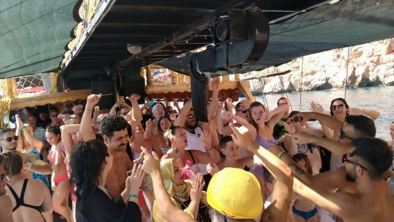 Barca pirata di Antalya: Düden Şelalesi, Swim & Foam Party