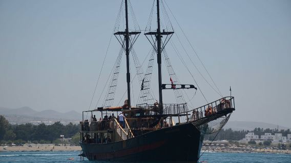 Paphos: crociera sulla nave pirata Jolly Roger