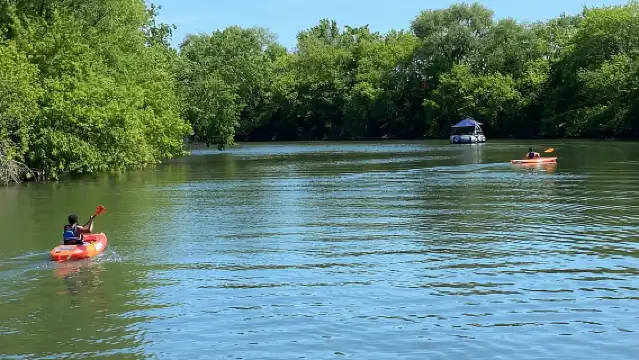 Chicago: 2-Hour Kayak Rental from Bridgeport