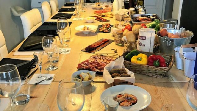 Cooking Paella & Market Tour in Barcelona