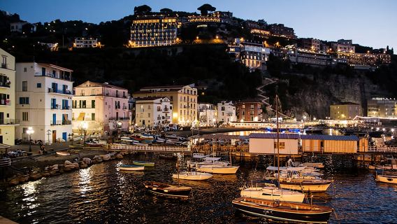 Sorrento: Sunset City Walking Tour with Limoncello Tasting