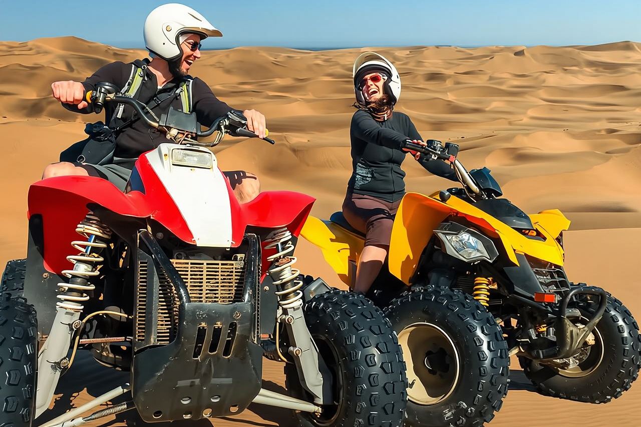 Safari nel deserto di Dubai con giro in quad, barbecue e intrattenimento