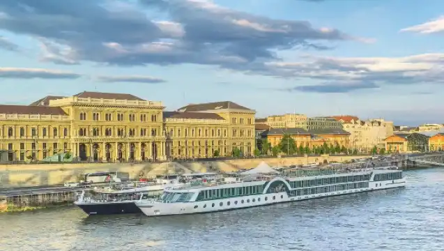 Hungary Budapest Danube River cruise (day/night/candlelight dinner options available)