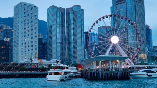 【香港遊艇包船出海】香港70呎英國進口Sunseeker豪華遊艇包船出海觀光娛樂或夜遊維港～暢享水上娛樂