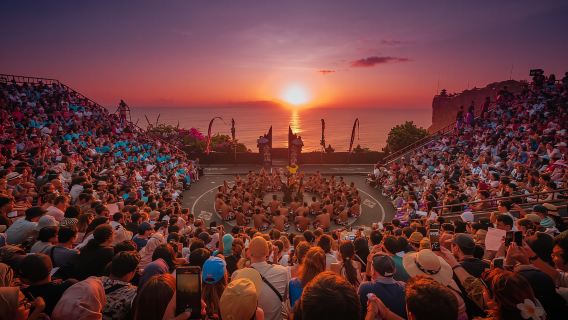 Excursion privée à la journée à Bali au temple d'Uluwatu avec coucher de soleil et danse du feu Kecak