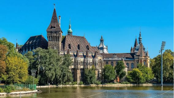 【匈牙利布達佩斯】美術館＋沃伊達奇城堡＋瓦茨街＋多瑙河遊船