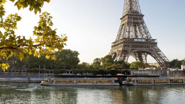 パリ・セーヌ川遊覧船観光体験