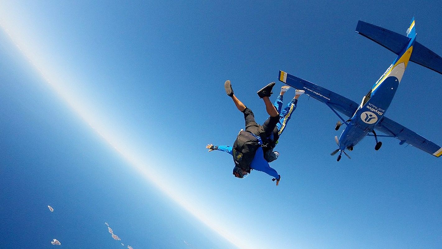 Skydiving in Wollongong, Newcastle, Hunter Valley from Sydney, Australia (Regular shuttle service + optional photo/video package)