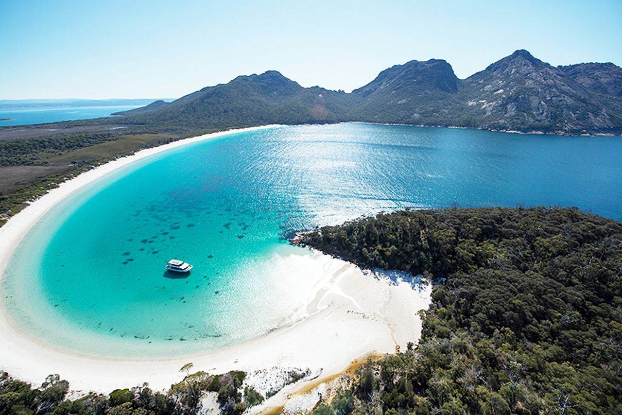 Tasmania Wineglass Bay 4.5-hour cruise (with lunch)