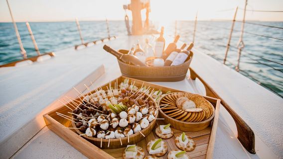 Key West Small-Group Sunset Sail with Wine and Hors d'oeuvres