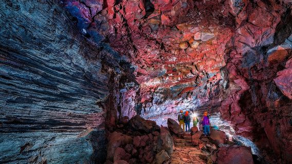 El recorrido por el túnel de lava - Raufarhólshellir